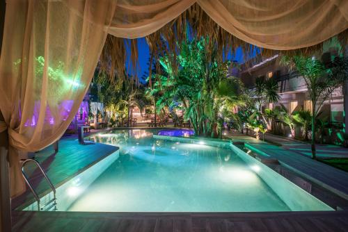 Фотографии гостиницы 
            Oasis Hotel - Adults Only