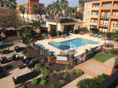 Фотография гостиницы Courtyard by Marriott San Antonio Airport