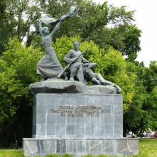 Фотография памятника Памятник Героям-дружинникам, участникам баррикадных боев на Красной Пресне