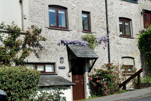 Фотография гостевого дома Riverview - Family river retreat a short walk from the quay