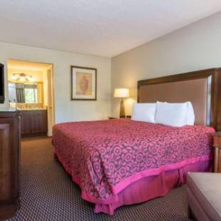 Фотографии гостиницы 
            Days Inn & Suites by Wyndham Dayton North