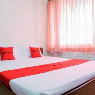 Фотографии гостиницы 
            RedDoorz Syariah near Kopeng Treetop Adventure