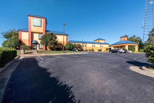 Фотография гостиницы Quality Inn Clemmons I-40