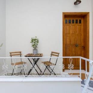 Фотографии апарт отеля
Dinostratus House