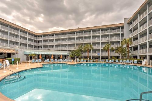 Фотография гостевого дома Resort Condo with 3 Pools and Tennis, Walk to Beach!