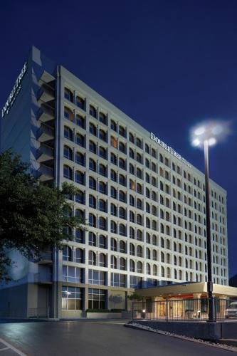 Фотография гостиницы DoubleTree by Hilton Dallas Market Center