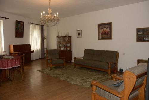 Фотография гостевого дома Centrally located house with garden