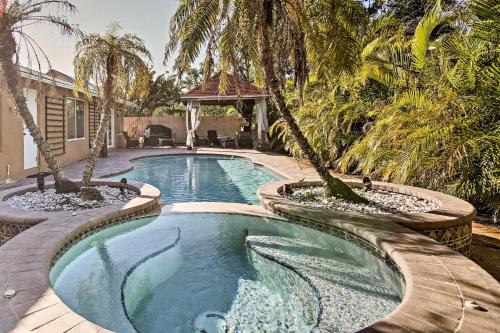 Фотографии гостевого дома 
            Spacious North Miami Beach House with Pool and Gazebo!