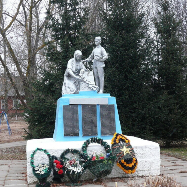 Фотография достопримечательности Братская могила воинов и партизан