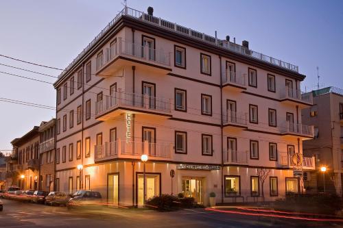 Фотография гостиницы Card International Hotel