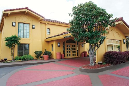 Фотография гостиницы Travelodge by Wyndham Tuscaloosa