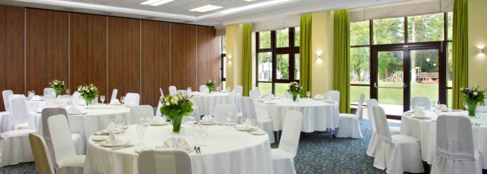 Фотография конференц-зала Клен