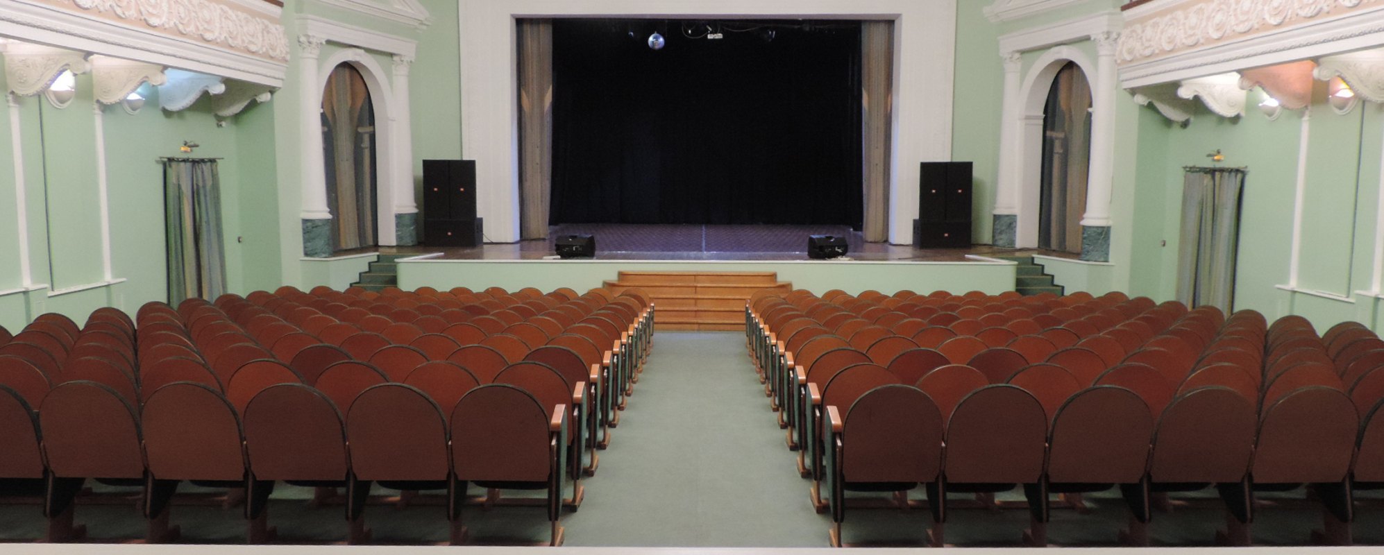 Фотографии концертного зала Зрительный зал ДК Шахтеров