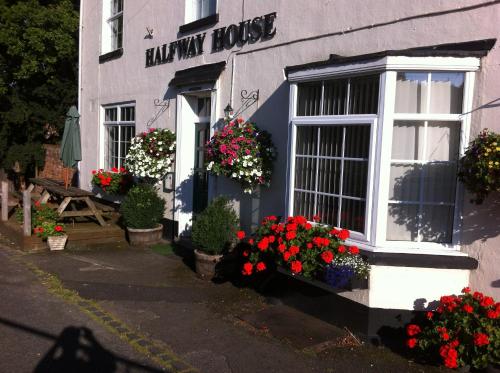 Фотография гостиницы Halfway House