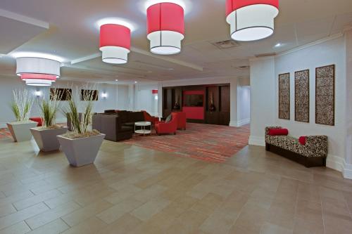 Фотография гостиницы Holiday Inn Harrisburg I-81 Hershey Area, an IHG Hotel