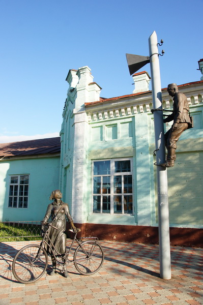 Фотографии памятника
Памятник связистам и почтальонам