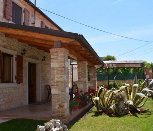 Фотография гостевого дома Apartments with a parking space Tar, Porec - 13245