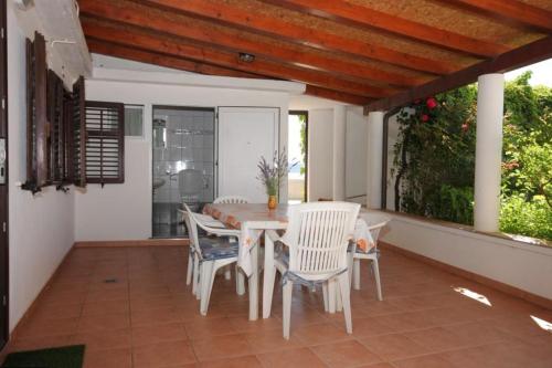 Фотография гостевого дома Apartments by the sea Nerezine, Losinj - 7963