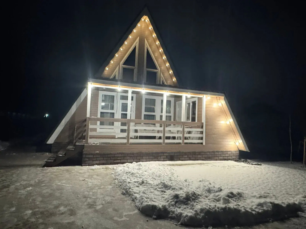 Фотография Коттеджа Частный дом Уютный большой А-фрейм с 3 спальнями и кухней-гостиной