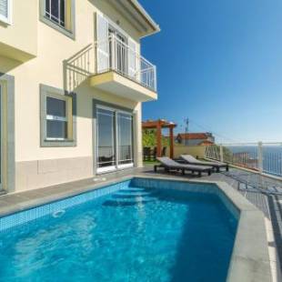 Фотографии гостевого дома 
            Casa Agrela by Rent2U, Lda