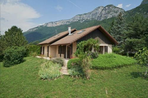 Фотография гостевого дома MAISON CHARLOTTE - Vue lac et à 5min des plages!