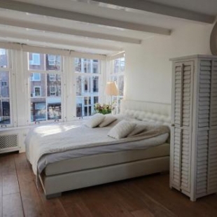 Фотография мини отеля Spiegelgracht Apartments with Canal View