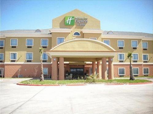 Фотография гостиницы Holiday Inn Express Hotel and Suites Kingsville, an IHG Hotel