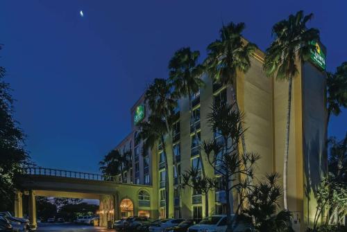 Фотография гостиницы La Quinta by Wyndham West Palm Beach Airport