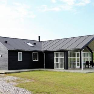 Фотографии гостевого дома
Four-Bedroom Holiday home in Løkken 26