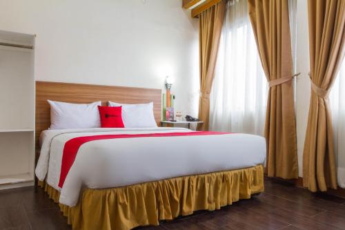 Фотография гостиницы RedDoorz Plus @ Surapati 2