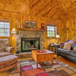 Фотография гостевого дома Secluded Cabin Between Boone and Blowing Rock!