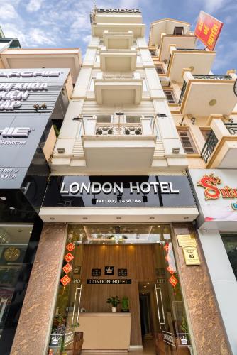 Фотография гостиницы London Hotel