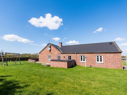 Фотография гостевого дома Holiday home Tarm XXV