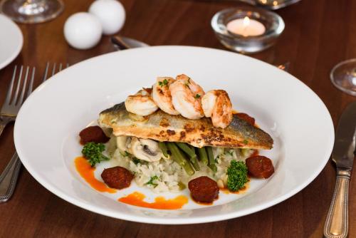 Фотографии мини отеля
The Crown Hotel