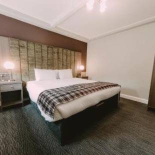 Фотографии гостиницы 
            Ramada Resort Cwrt Bleddyn Hotel & Spa