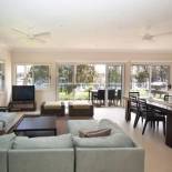 Фотография гостевого дома Wangi Lakehouse - renovated Lake Macquarie lakefront Location