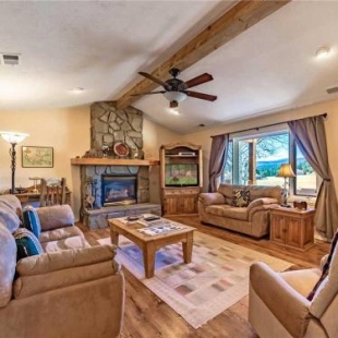 Фотография гостевого дома DB Mountain, 2 Bedrooms, Firepit, WiFi, Jetted Tub, Fenced Yard, Sleeps 6