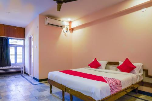 Фотография гостиницы Vaccinated Staff- OYO 49253 Raja Residency