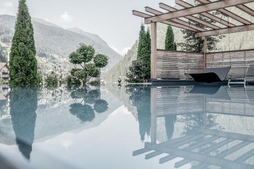 Фотография гостиницы Alpines Balance Hotel Weisses Lamm