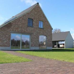 Фотографии гостевого дома
Serene Mansion in Peer with Terrace