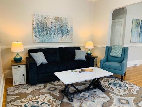 Фотографии гостевого дома
Stunning Bungalow next to UNC - Free Cruiser Bikes!