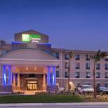 Фотография гостиницы Holiday Inn Express & Suites Bakersfield Airport, an IHG Hotel