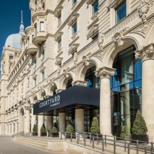 Фотография гостиницы Courtyard by Marriott Baku