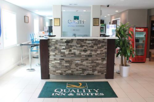 Фотографии гостиницы 
            Quality Inn & Suites Port Arthur - Nederland
