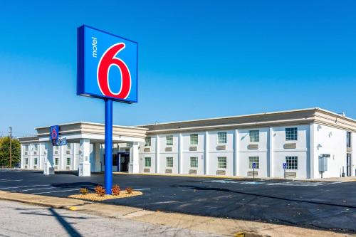 Фотографии гостиницы 
            Motel 6-Petersburg, VA - Fort Lee