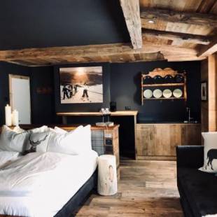 Фотографии мини отеля
John Luxury Suites