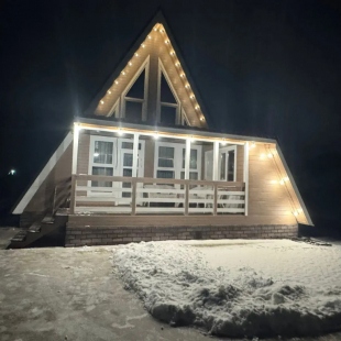 Фотография Коттеджа Частный дом Уютный большой А-фрейм с 3 спальнями и кухней-гостиной