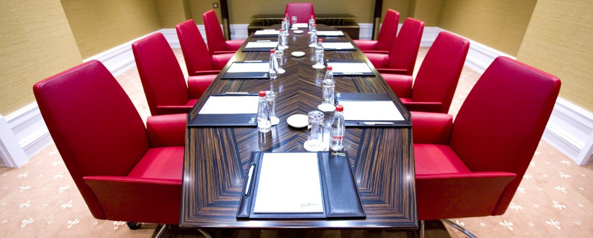 Фотографии комнаты для переговоров Осень