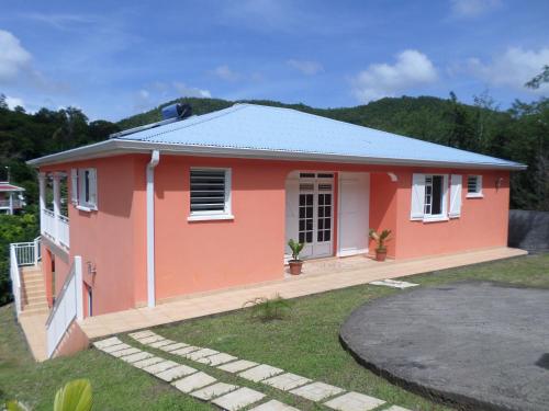 Фотография гостевого дома Maison de 3 chambres avec jardin clos et wifi a Le Diamant a 4 km de la plage