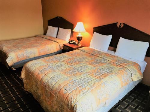 Фотография мотеля HomeTown Inn & Suites